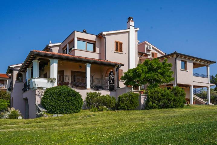 Apartamento entero, Apartamento de vacaciones para 4 personas con terraza in Labin, Costa Este de Istria