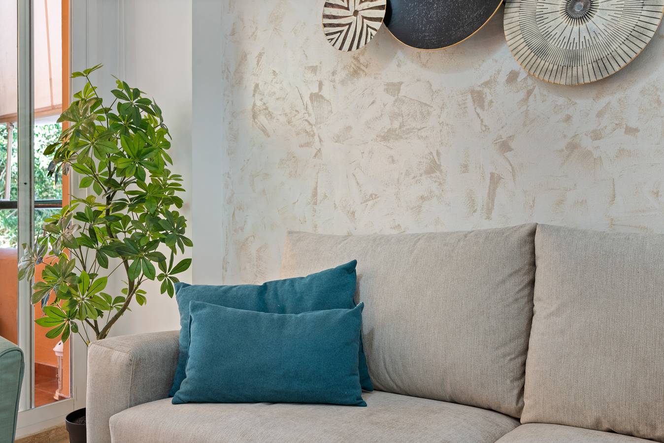 Entire apartment, Apartment 'Casa Alicate' with Shared Pool, Wi-Fi and Air Conditioning in Las Chapas, Marbella