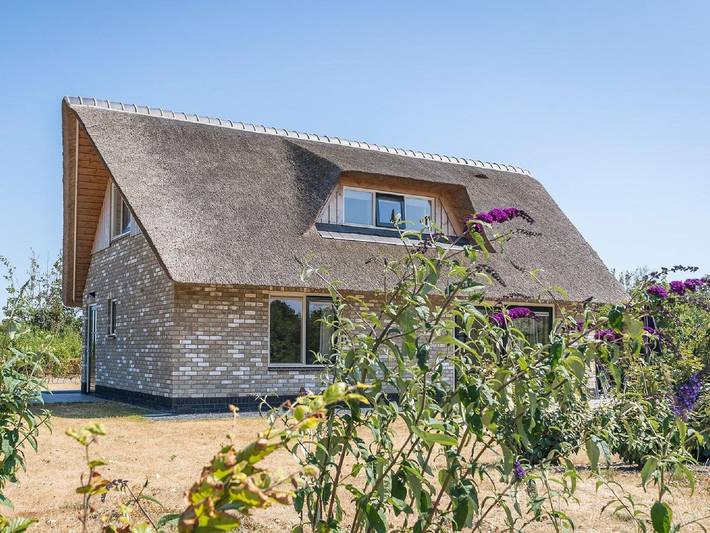 Villa voor 6 personen, met Terras en Tuin op Texel