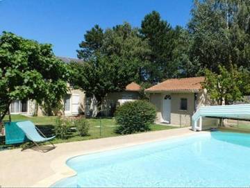 Gîte pour 4 personnes, avec jardin ainsi que vue et piscine à Montélier