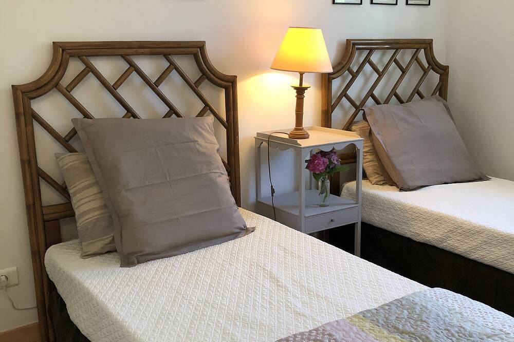 17th Century Estate sleeps 14 in 4 private apartments with private pool in Castres, Région de Castres