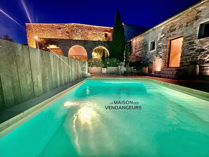 Location de vacances pour 2 personnes, avec Jacuzzi et Terrasse ainsi que Jardin et Piscine à Martignargues