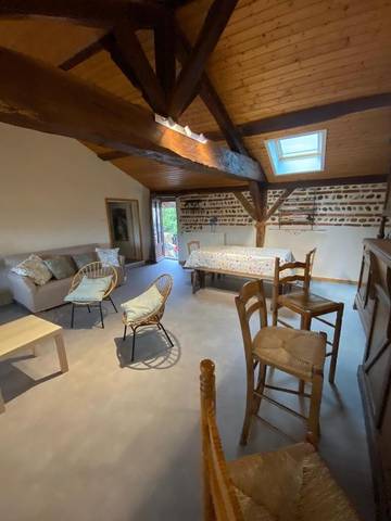 Gîte pour 4 personnes, avec vue et jardin à Chaneins