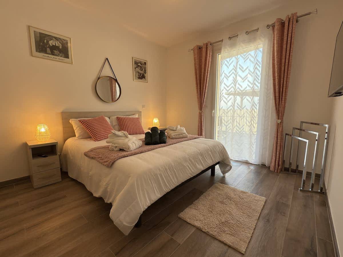 Ganze Wohnung, Valras-Plage Luxury: Sea Views, Jacuzzi & Pool! in Sérignan, Mittelmeerküste (Frankreich)