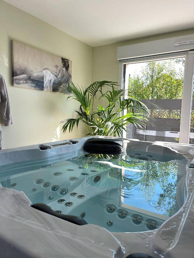 Hôtel pour 2 personnes, avec jacuzzi ainsi que sauna et terrasse, animaux acceptés