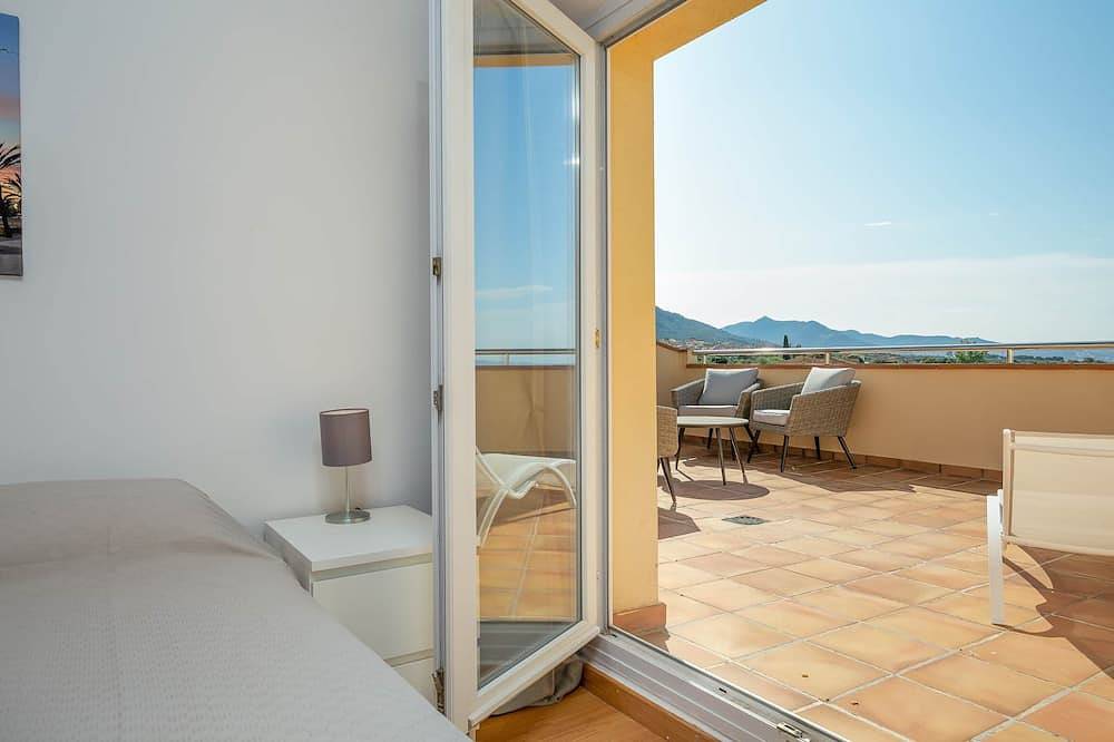 Apartamento entero, V016 - Sun Village, Magnífico dúplex con piscina comunitaria. in Palau Sabardera, Alt Empordà