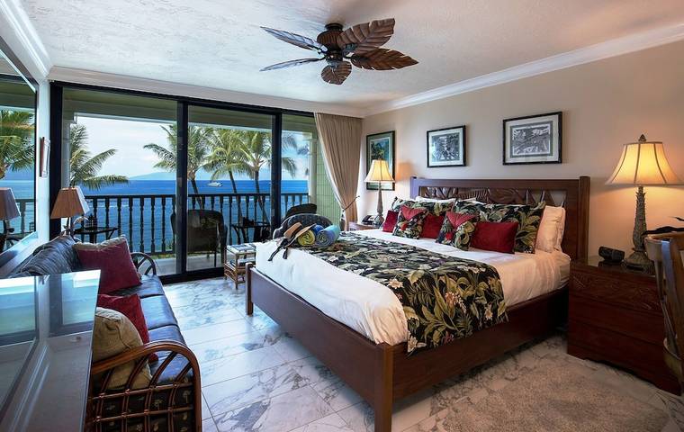 Vacation rental for 2 people, with hot tub and pool as well as yard and balcony in Lahaina