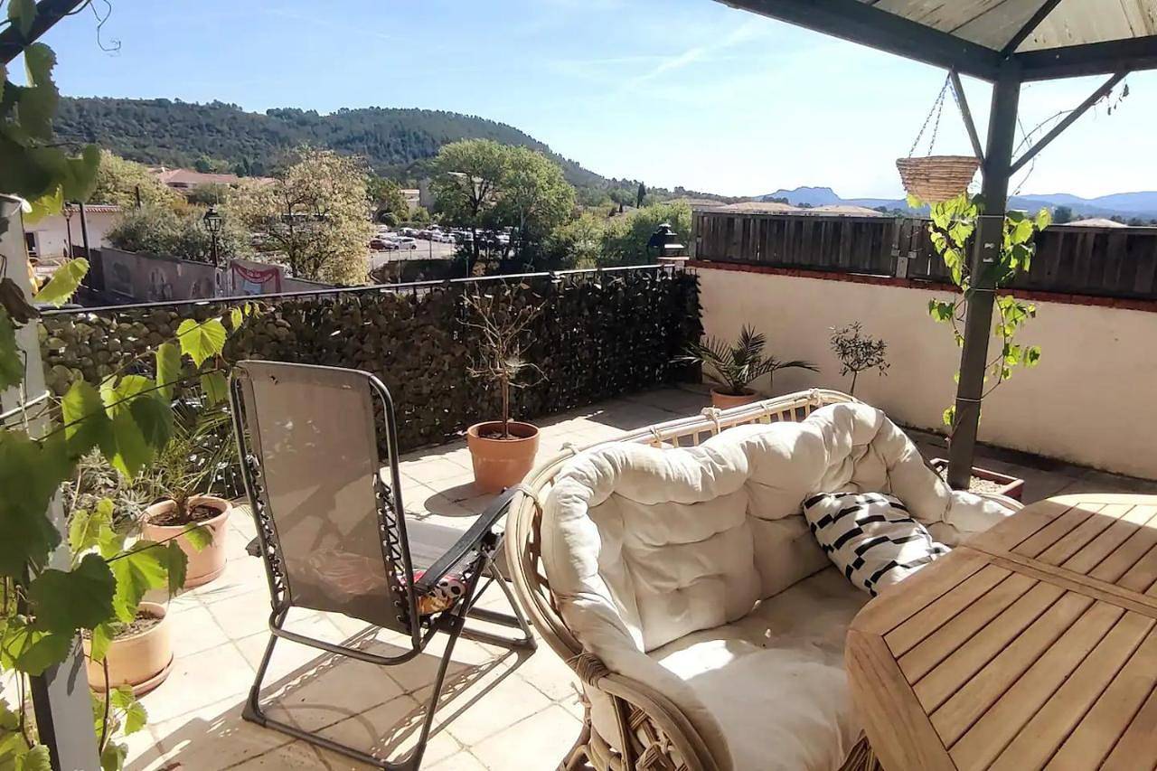 Appartement entier, Appartement provençal climatisé avec terrasse vue dégagée in Les Arcs (Var), Région de Draguignan