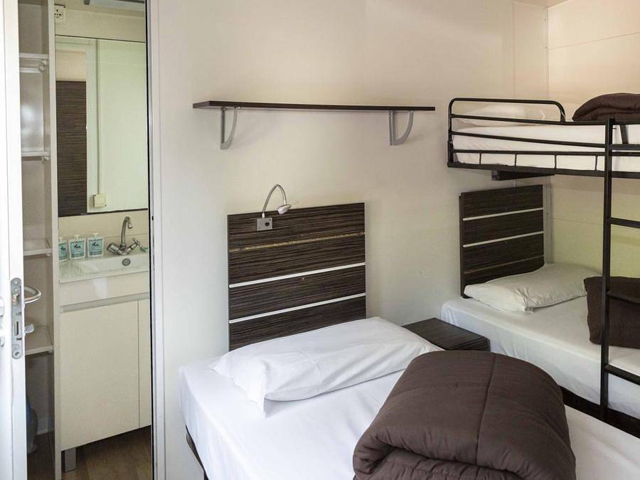 Cozy Mobile Home with WiFi & AC, 2km from Chirignago in Venice, Venice Province