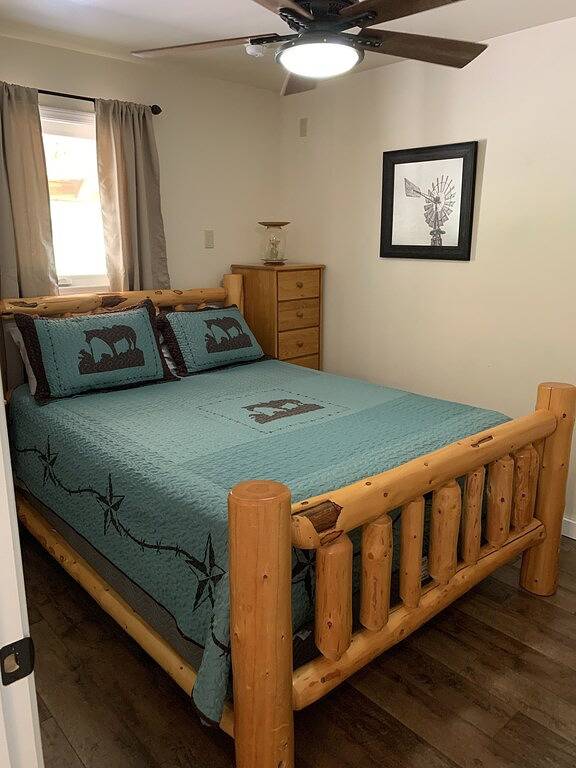 Log Cabin for 4 Guests in Mount Rushmore, South Dakota