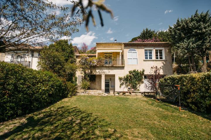 Location de vacances pour 8 personnes, avec piscine ainsi que terrasse et jardin à Apt - 4