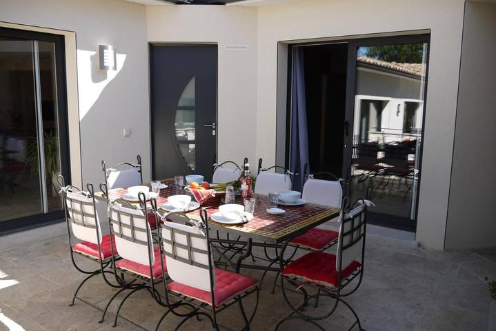 Location de vacances pour 8 personnes, avec terrasse et piscine à Foissac - 2