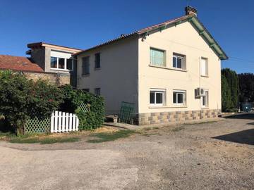 Gîte pour 8 personnes, avec balcon à Issoire
