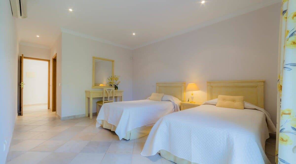 Villa Bonsal, Prime location by luxury golf course in Quinta do Lago, Almancil