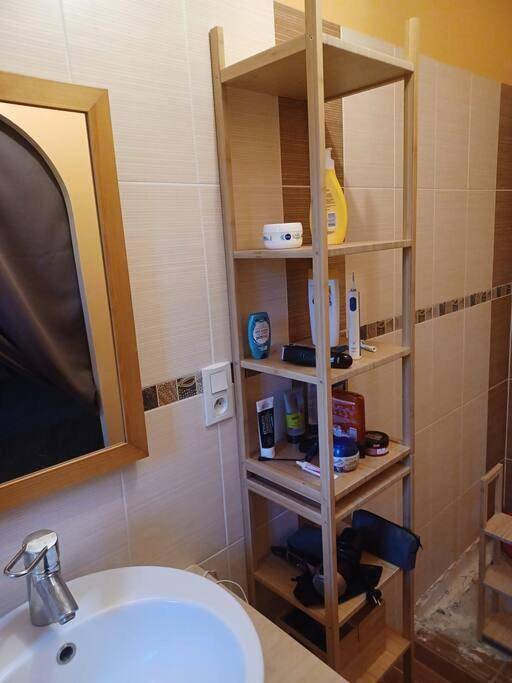 Location de vacances pour 6 personnes, avec terrasse ainsi que vue et piscine dans Arthès - 4