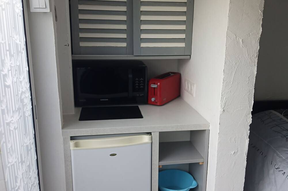 Grande chambre privée, équipée. in Le Teich, Région d'Arcachon