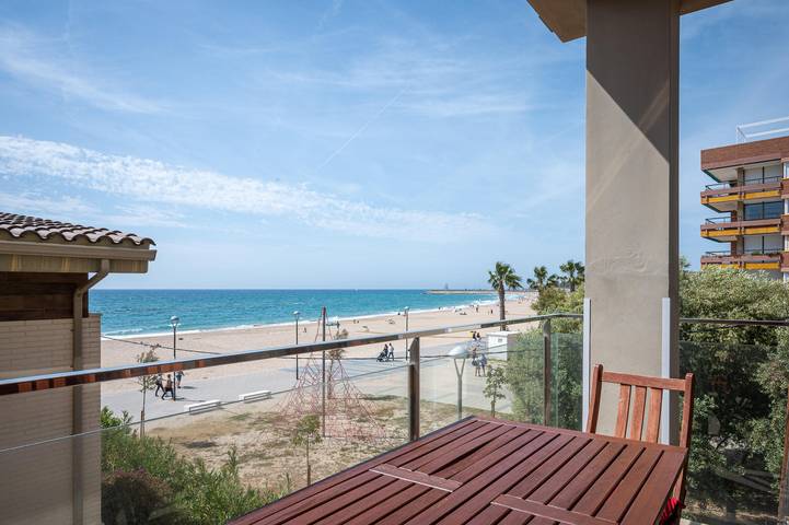 Ganze Wohnung, Ferienwohnung für 5 Personen mit Terrasse in Platja de Baix a Mar (Torredembarra), Torredembarra