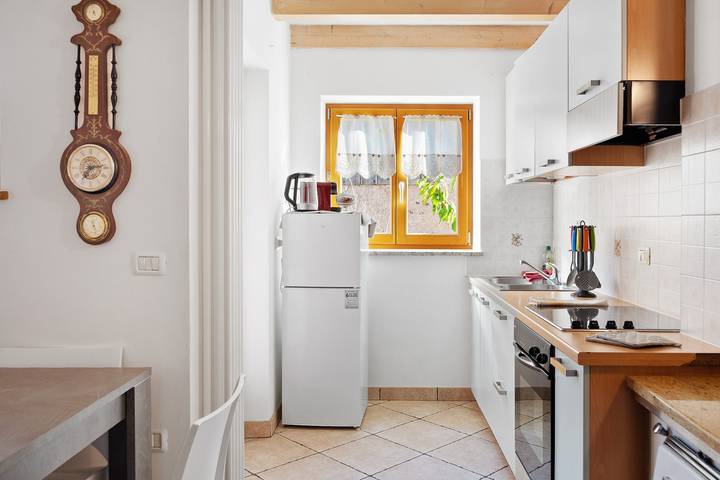 Entire apartment, Apartment 'Goldener Schnee Tesero' with Mountain View, Private Terrace and Wi-Fi in Tesero, Fleimstaler Alpen