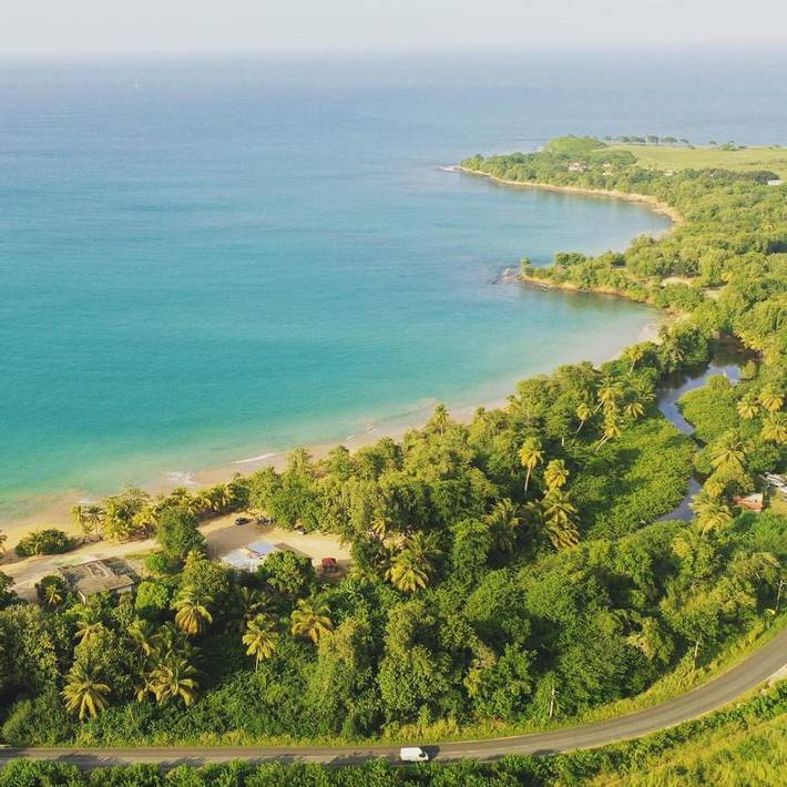 Location de vacances pour 8 personnes, avec piscine ainsi que vue et jardin dans Plage de Cluny - 2