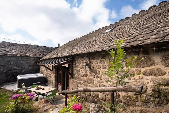 Gîte pour 5 personnes, avec Terrasse et Jacuzzi dans Lozère