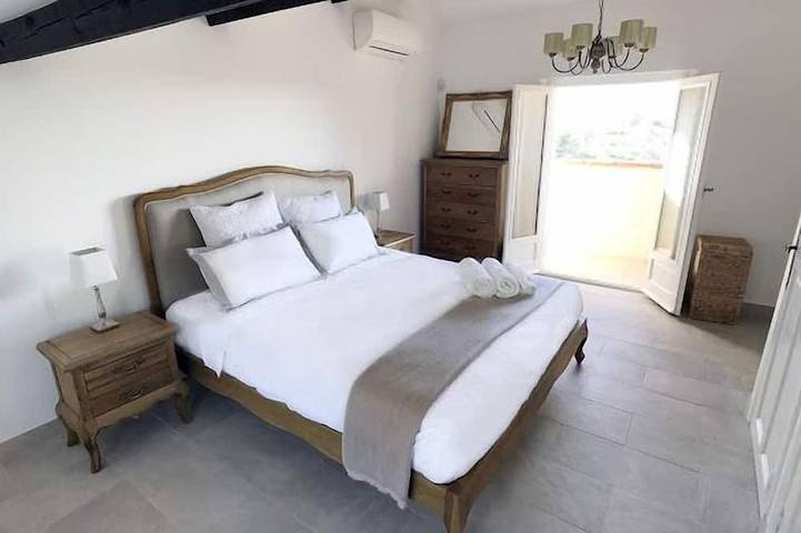 Stunning and Stylish 4 Bed Villa with SeaView in a Calm and Secure Domaine in Antibes, Côte méditerranéenne (France)