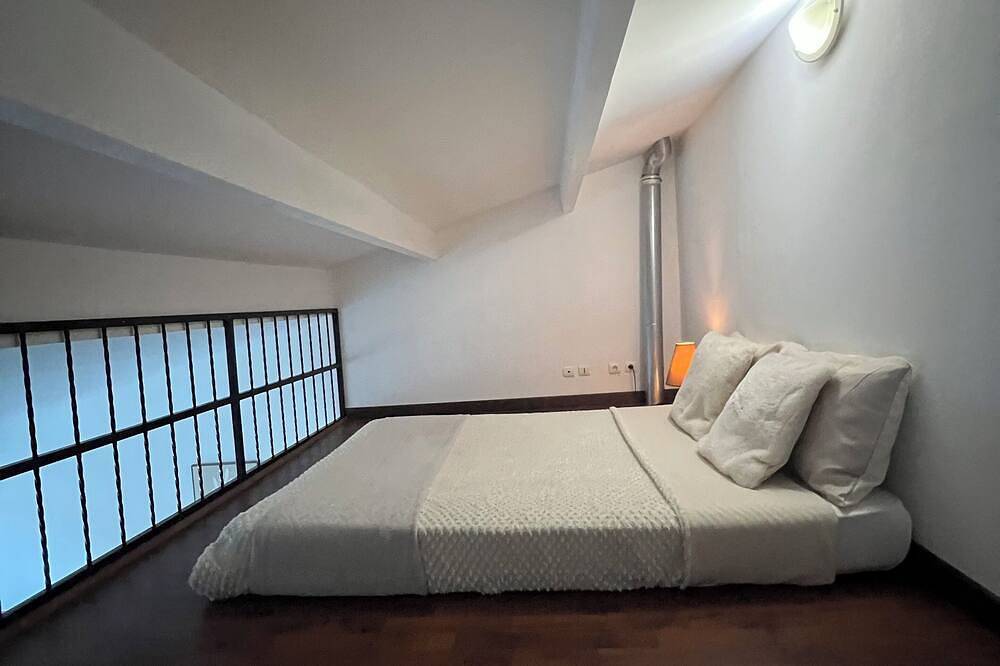 Entire apartment, Beautiful T3 bis duplex near town center in Sens, Yonne