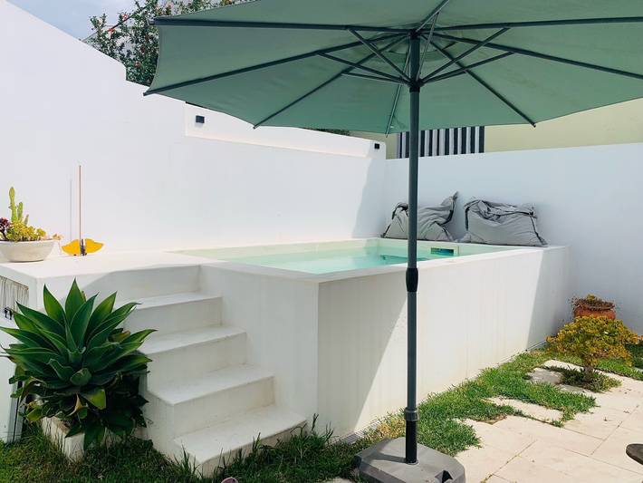 Entire holiday apartment, Tiny Home 'Casa Das Cantonas Valada' with Shared Pool, Wi-Fi and Air Conditioning in Valada, Tejo River