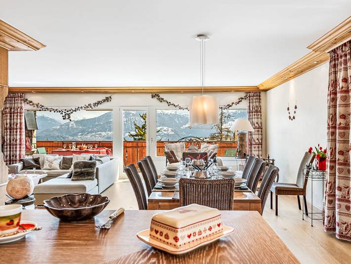Vacation rental for 8 people, with balcony in Montana (Switzerland)