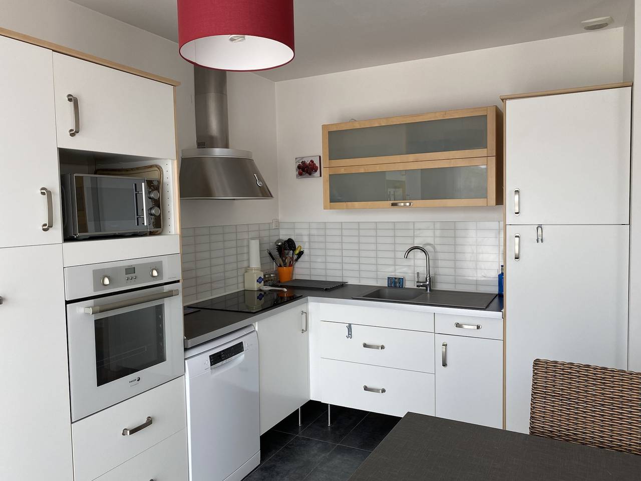 Renovated Townhouse with Large Terrace & Garage in Central Saint-Palais, Beach 150m in Saint-Palais-sur-Mer, Côte de Beauté