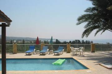 Bungalow für 4 Personen, mit Balkon und Garten auf Zypern