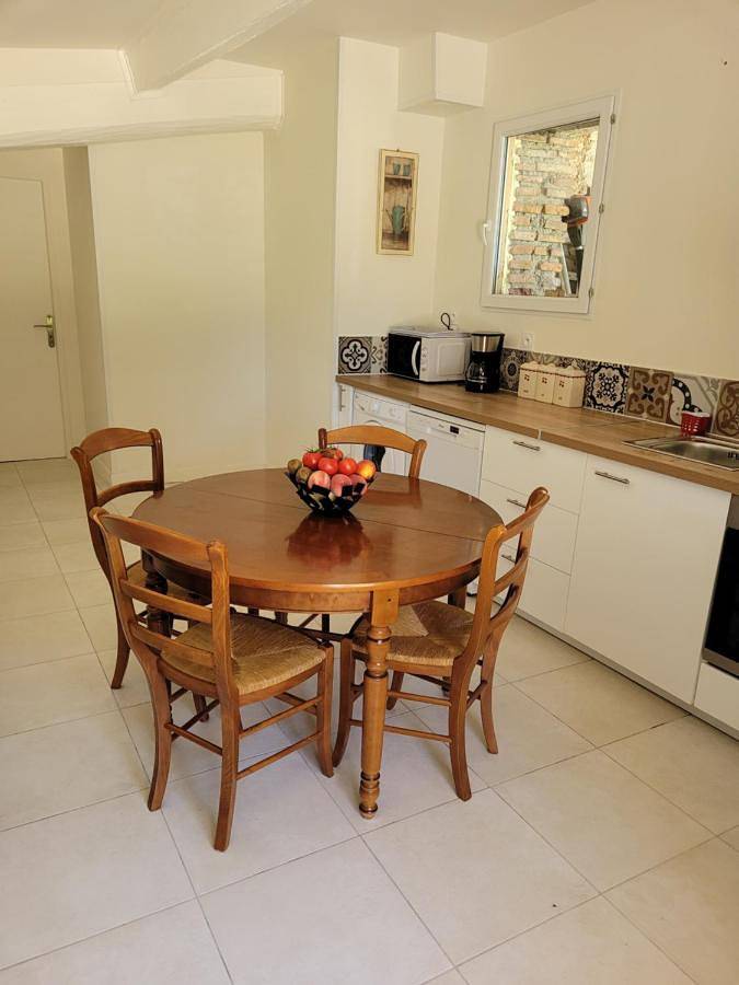 Location de vacances pour 5 personnes, avec jacuzzi et piscine ainsi que terrasse et jardin à Layrac