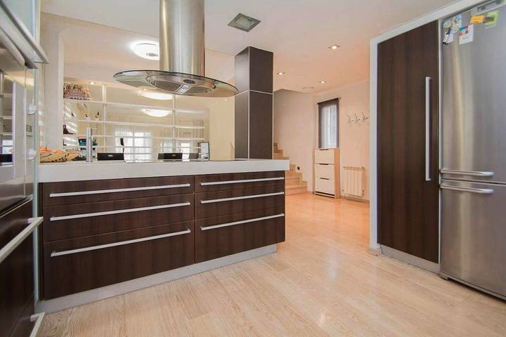 Chalet para 7 personas, con piscina además de jardín y vistas en Vega de Granada - 4