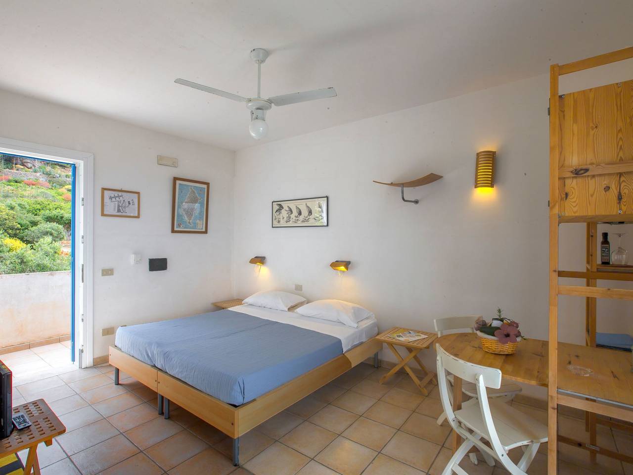 Apartamento entero, Wohnung in Marettimo mit Terrasse, gemeinsamem Pool und Garten in Isla Marettimo, Islas Egadas