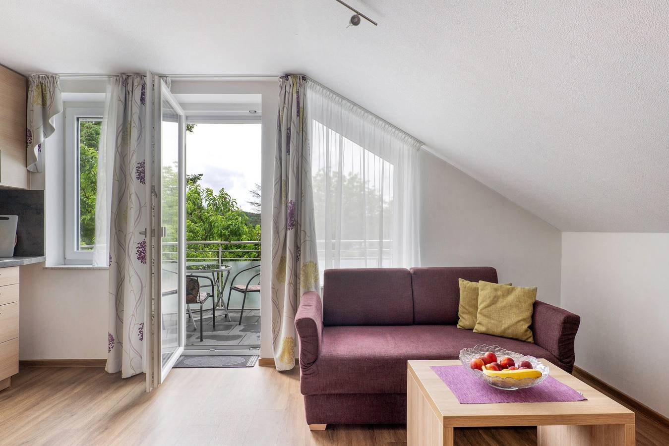 Ganze Wohnung, Ferienwohnung 'Trollinger' mit Küchenzeile, Balkon und Wi-Fi in Vaihingen an der Enz, Kraichgau