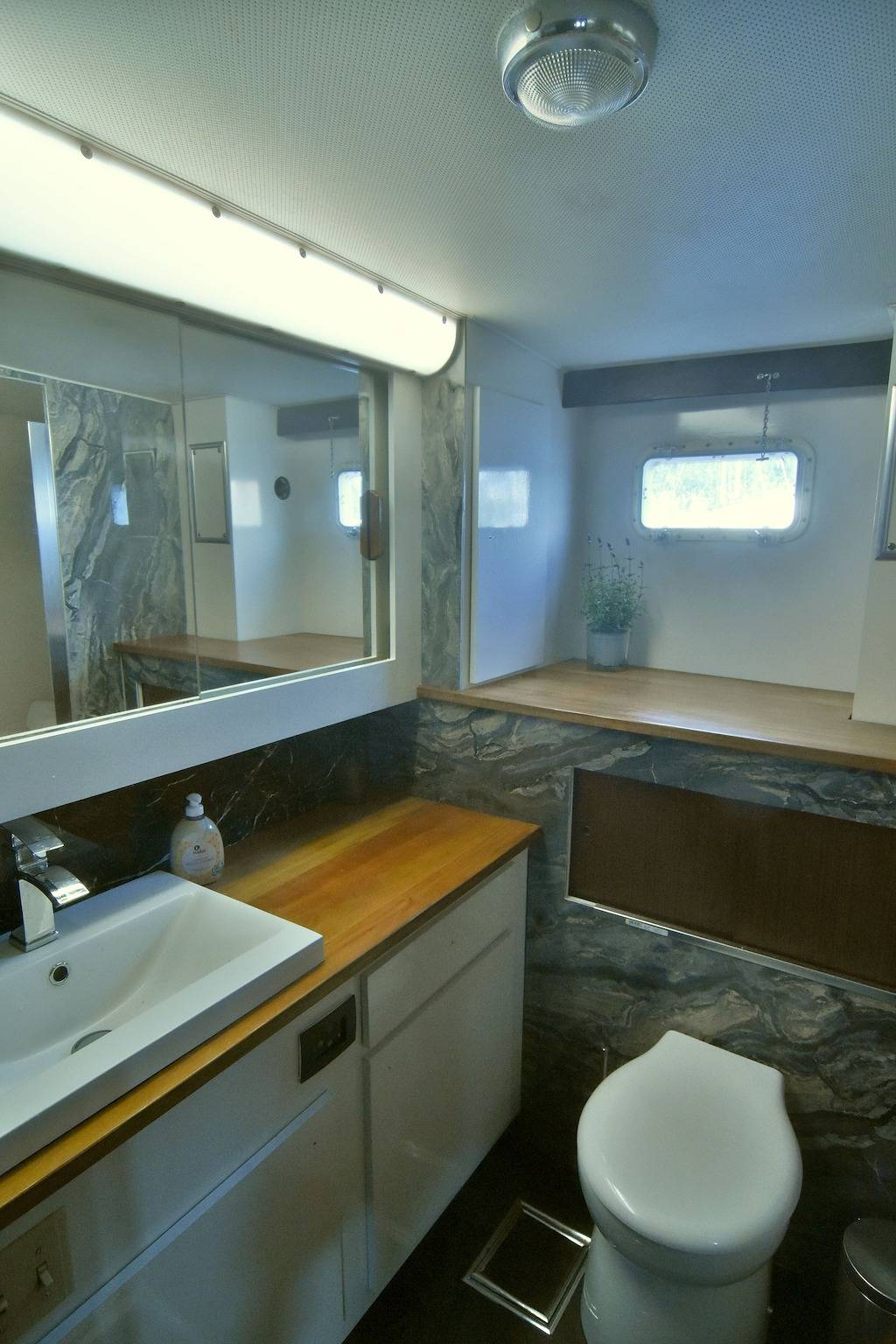 Cabine propriétaire sur yacht à moteur de 22 m, vue mer, terrasse commune et Wi-Fi in Mürwik, Flensbourg