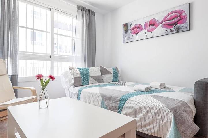 Apartamento entero, Apt altas calidades 3 dormitorios, 2 baños & patio / wifi. La Algaba in La Algaba, Provincia de Sevilla