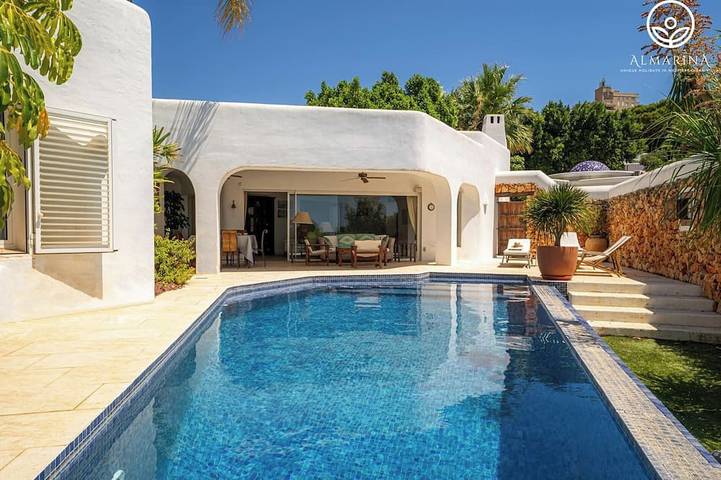 Villa for 9 people, with balcony and garden, with pets in Moraira