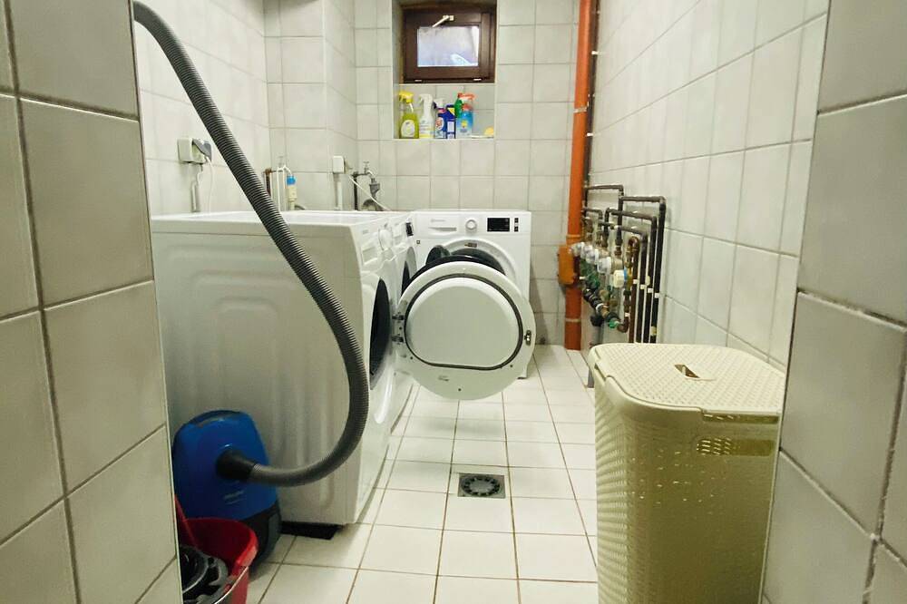 Ganze Wohnung, Favorit Ii  Fewohalle 92 Qm  3 Zimmer 5 Betten Garten in Halle (Saale), Saale-Unstrut