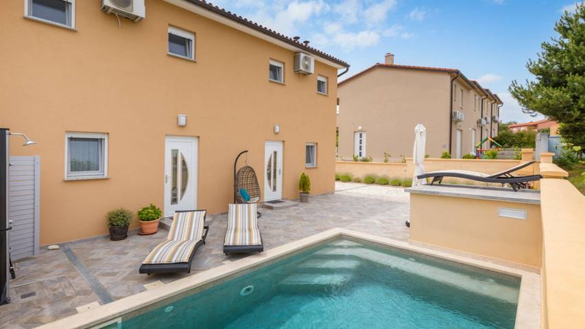 Villa per 9 persone, con terrazza e giardino a Barbariga