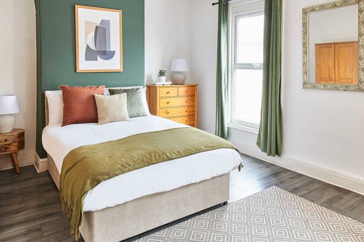 Holiday home for 7 people, with garden, child-friendly in Liverpool