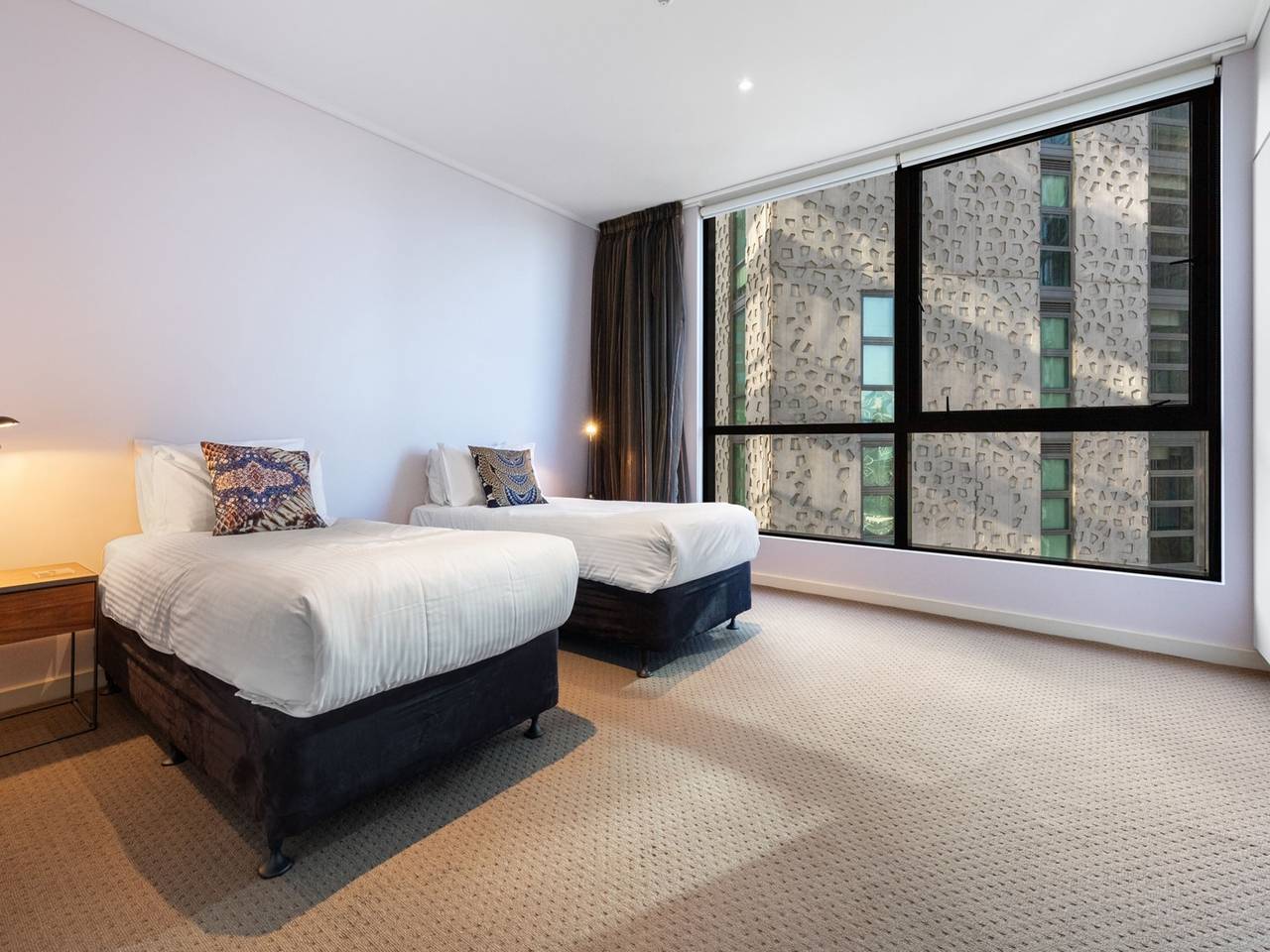 Entire apartment, 2-Bed Inner-City Pad with Gym in Southbank, Melbourne