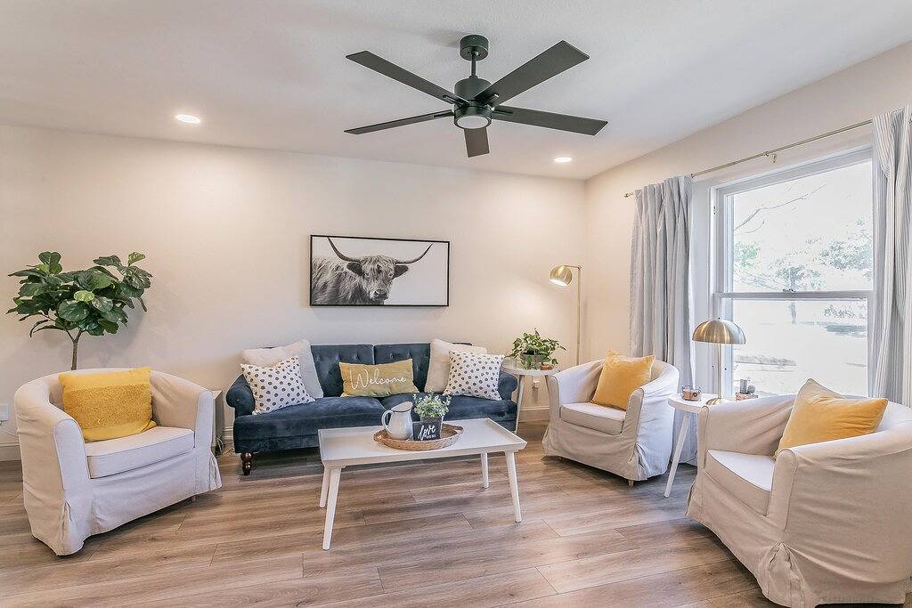 Charming Home Near Dickies+Free Biweekly Clean+King Bed+Fully Furnished in Fort Worth, Tarrant County