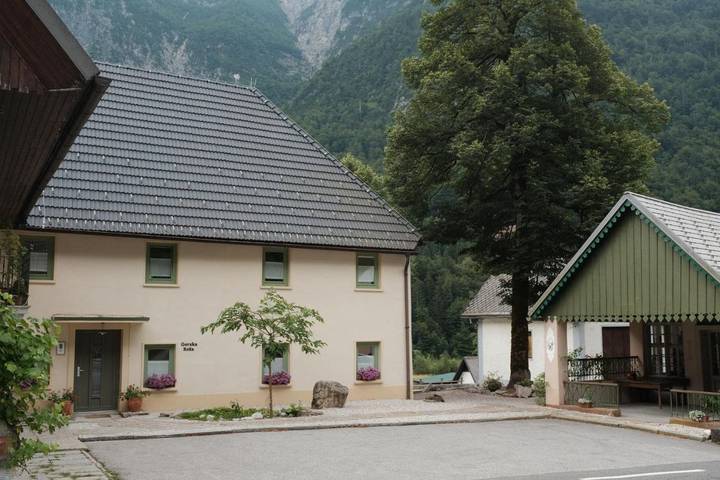 Chambre d’hôte pour 2 personnes, avec vue ainsi que terrasse et jardin