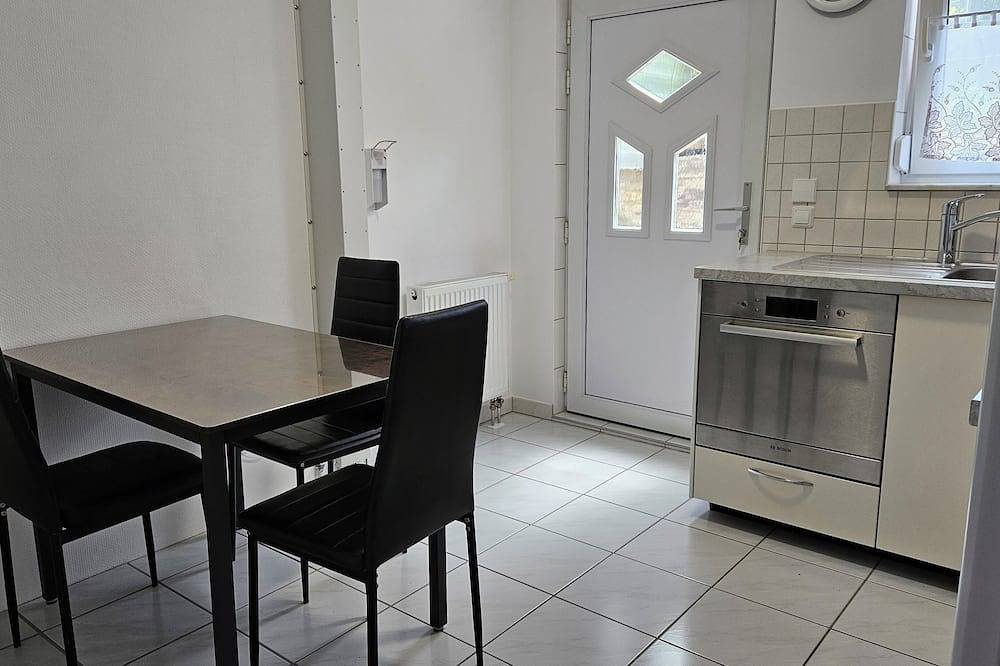 Ganze Wohnung, Moderne Ferienwohnung am Bodensee mit 6km Luftlinie zum See. in Meckenbeuren, Bodenseekreis