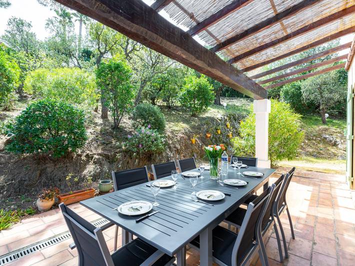 Location de vacances pour 8 personnes, avec terrasse et vue ainsi que piscine et jardin, animaux acceptés dans Plage de la Garonnette - 3