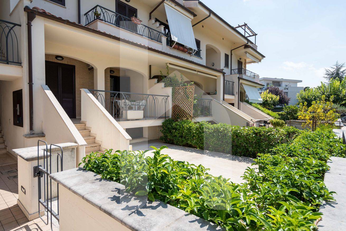 Ganze Wohnung, Ferienwohnung für 4 Personen mit Pool in Pineto, Adriaküste Abruzzen