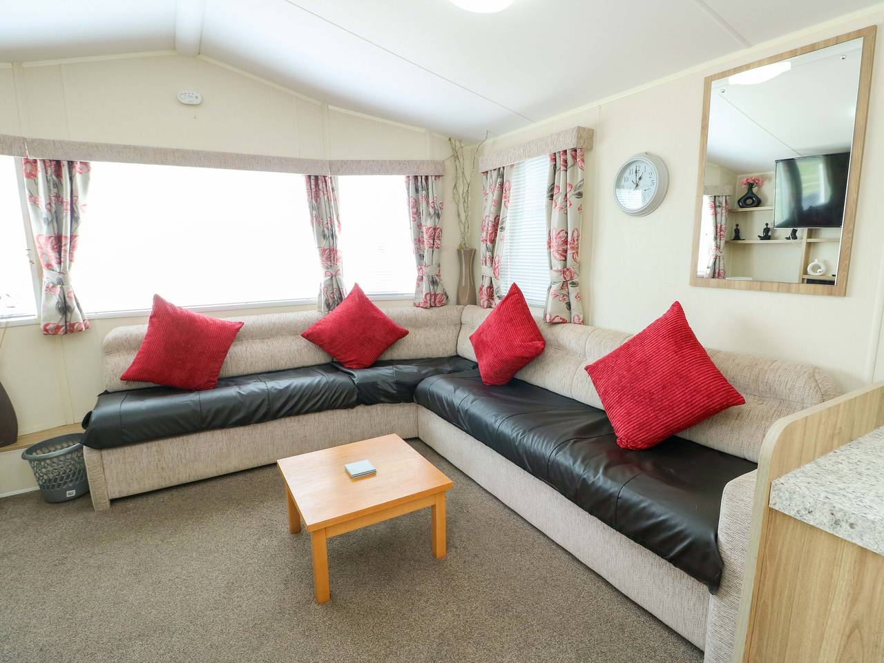 J J Caravan in Towyn, Conwy en omgeving