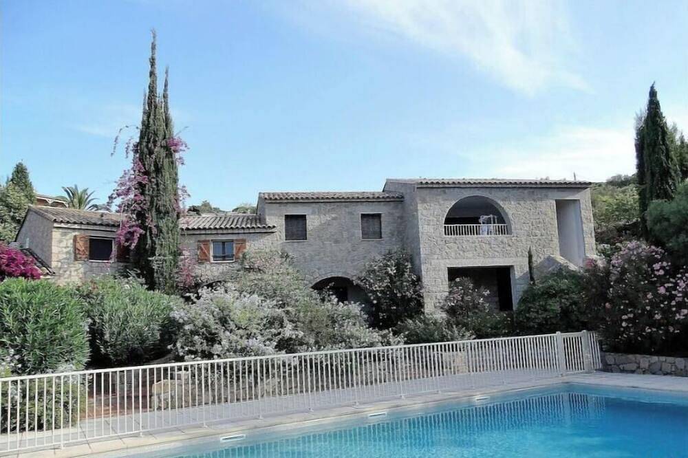 Maison Corse N°1 proche de la mer avec piscine. in Propriano, Arrondissement de Sartène
