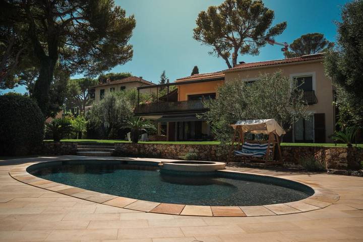 Villa pour 7 personnes, avec vue et terrasse ainsi que jardin et piscine, animaux acceptés à Saint-Jean-Cap-Ferrat - 2