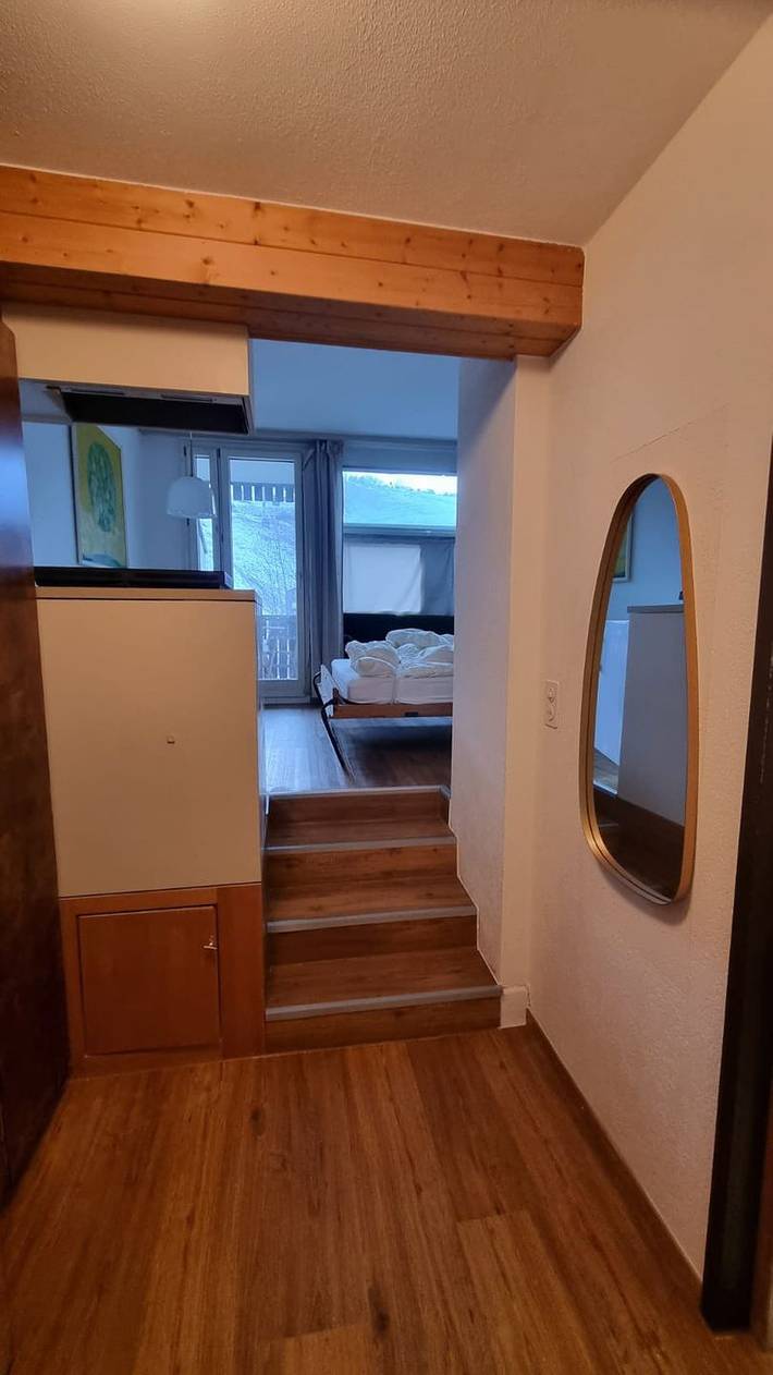 Ganze Wohnung, 1 Zimmer Wohnung für 2 Personen mit Aussicht auf die Skipiste in Surses, Oberhalbsteiner Alpen